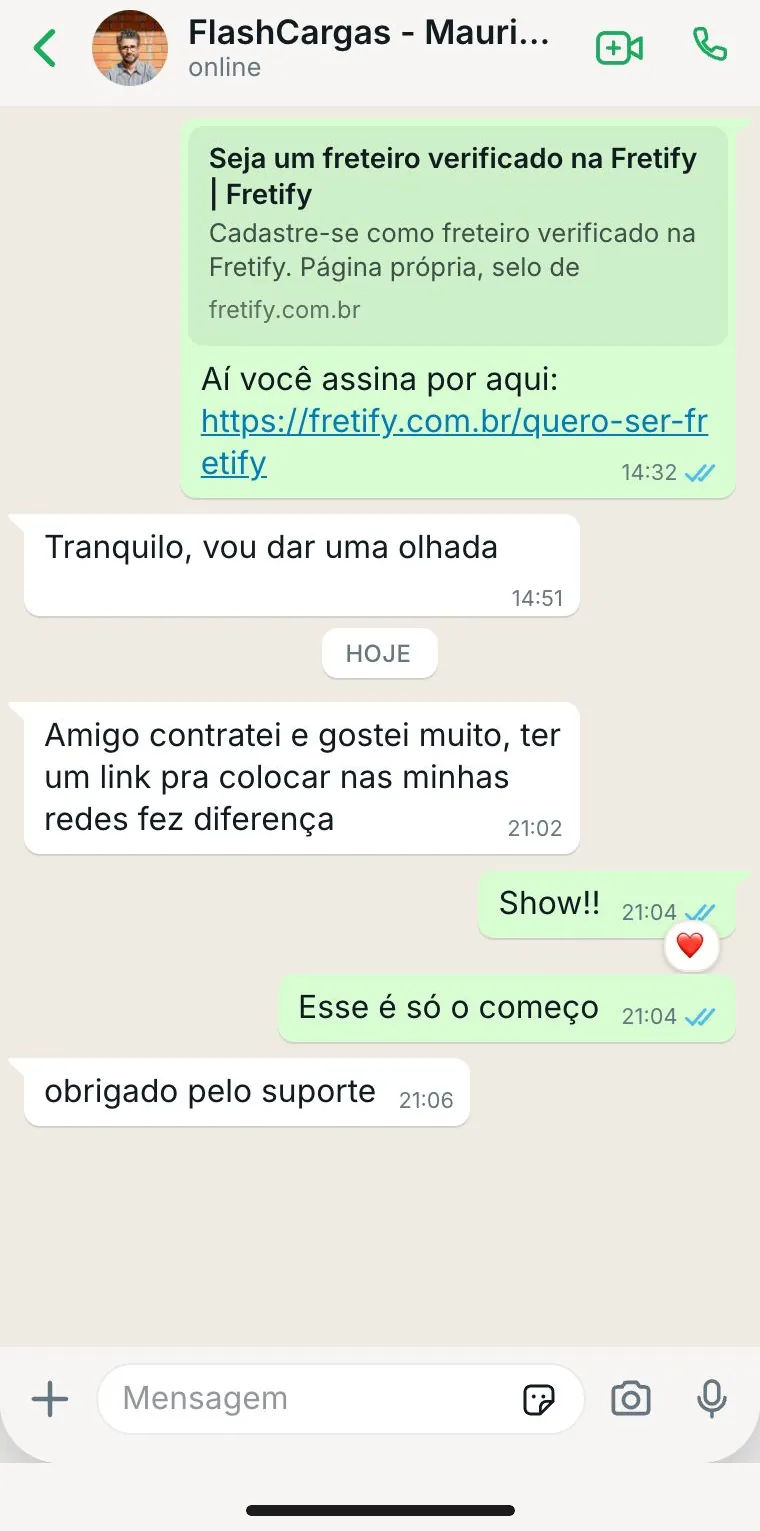 Conversa no WhatsApp com a FlashCargas: ele diz que contratou, gostou muito e que ter um link para colocar nas redes sociais fez diferença.